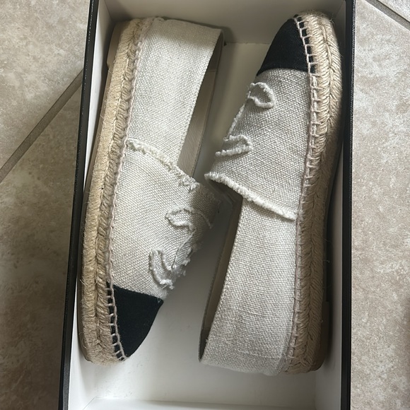 100% Authentic Chanel Espadrilles with box and 2 dust bags - Picture 3 of 11